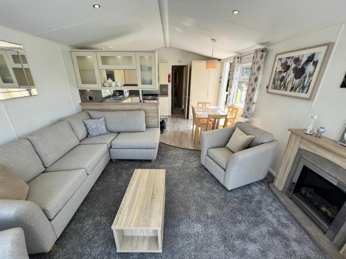 3 Bedroom Caravan Lg34, Lower Hyde, Apartment