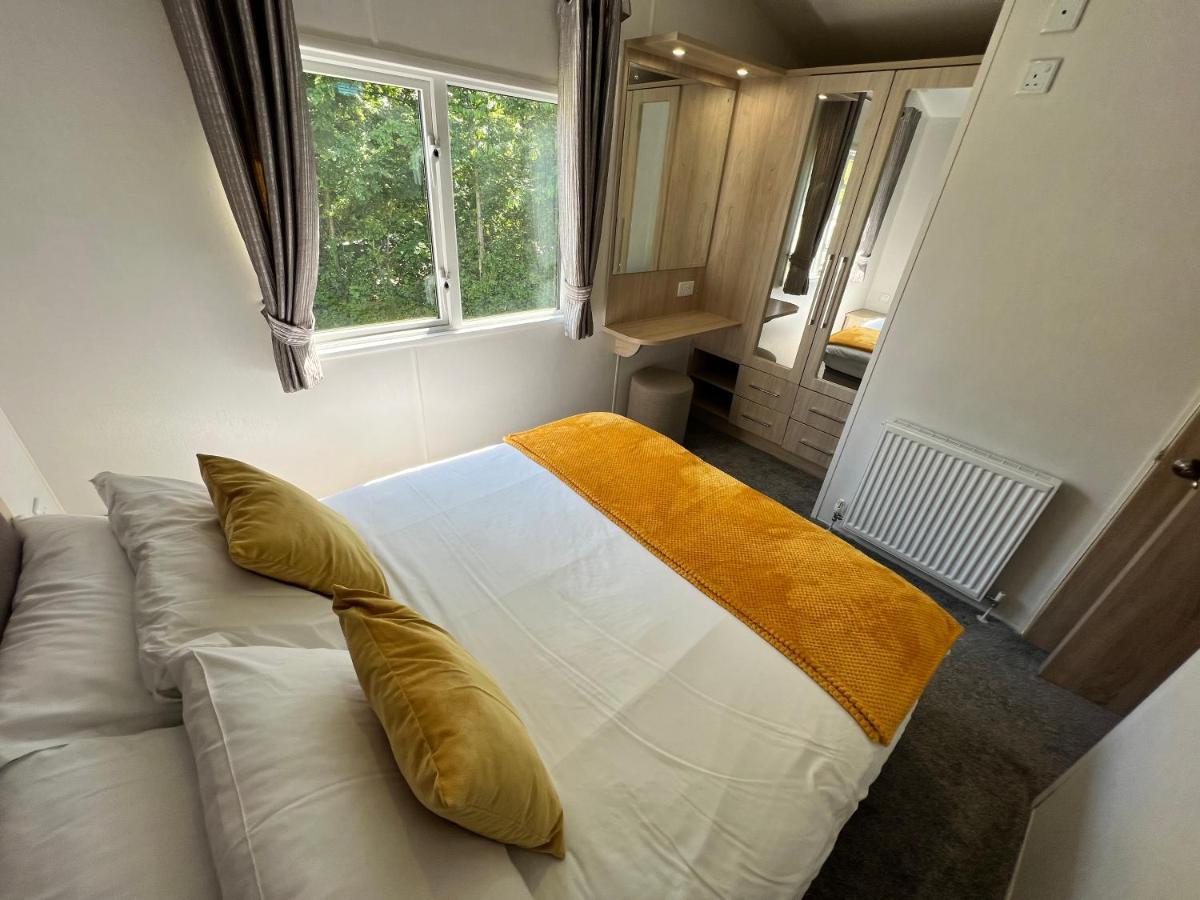 3 Bedroom Caravan Lg34, Lower Hyde, *